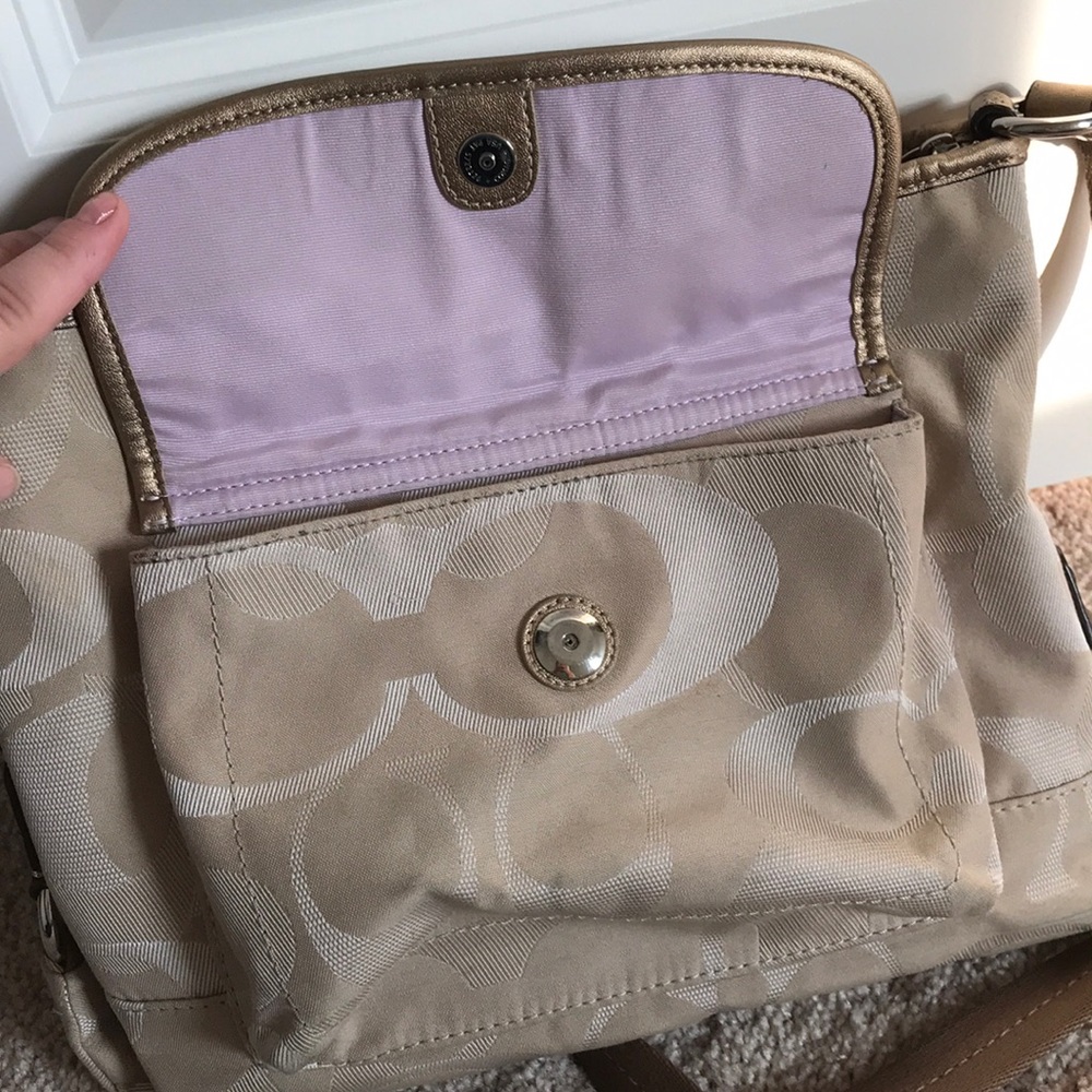 Coach Signature Crossbody - Picture 7 of 7